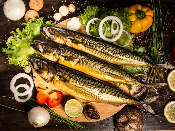 Скумбрия холодного копчения с головой 